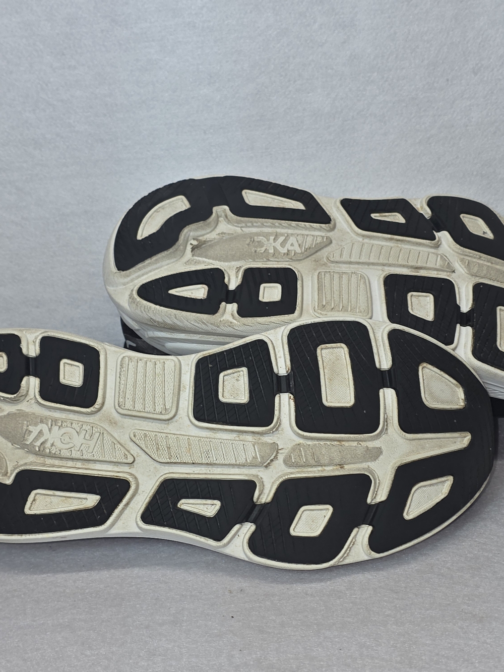 Hoka men's Bondi 9 Black/white Max-Cushion Running Shoes #0003 - Picture 6 of 7